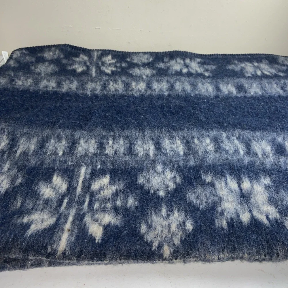 Winona Knits Wool & Acrylic Snowflake Blanket Throw Navy White USA  62